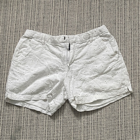 Gap Kids US 14 Shorts with Embroidered Flower Detailing - Picture 1 of 2